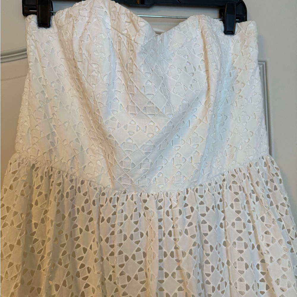 Elegant White Eyelet Dress with Gold Zipper